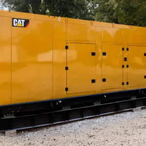 Generador diésel Caterpillar de 750 kW en gabinete amarillo, vista exterior del equipo en venta