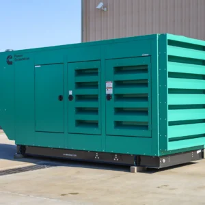 Generador a gas natural Cummins de 300 kW nuevo en gabinete verde turquesa, vista exterior del equipo