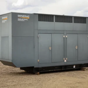 Generador a gas natural Generac de 300 kW en gabinete gris, vista exterior del equipo en venta