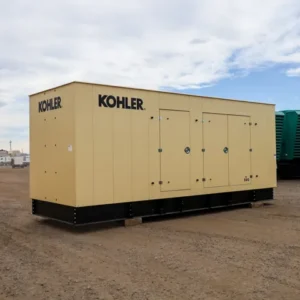 Generador a gas natural Kohler Rehlko de 500 kW nuevo en gabinete color arena, vista exterior